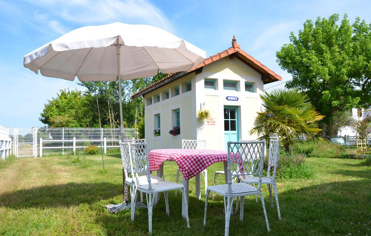 Riscle Avenue De La Gare Bed & Breakfast エクステリア 写真